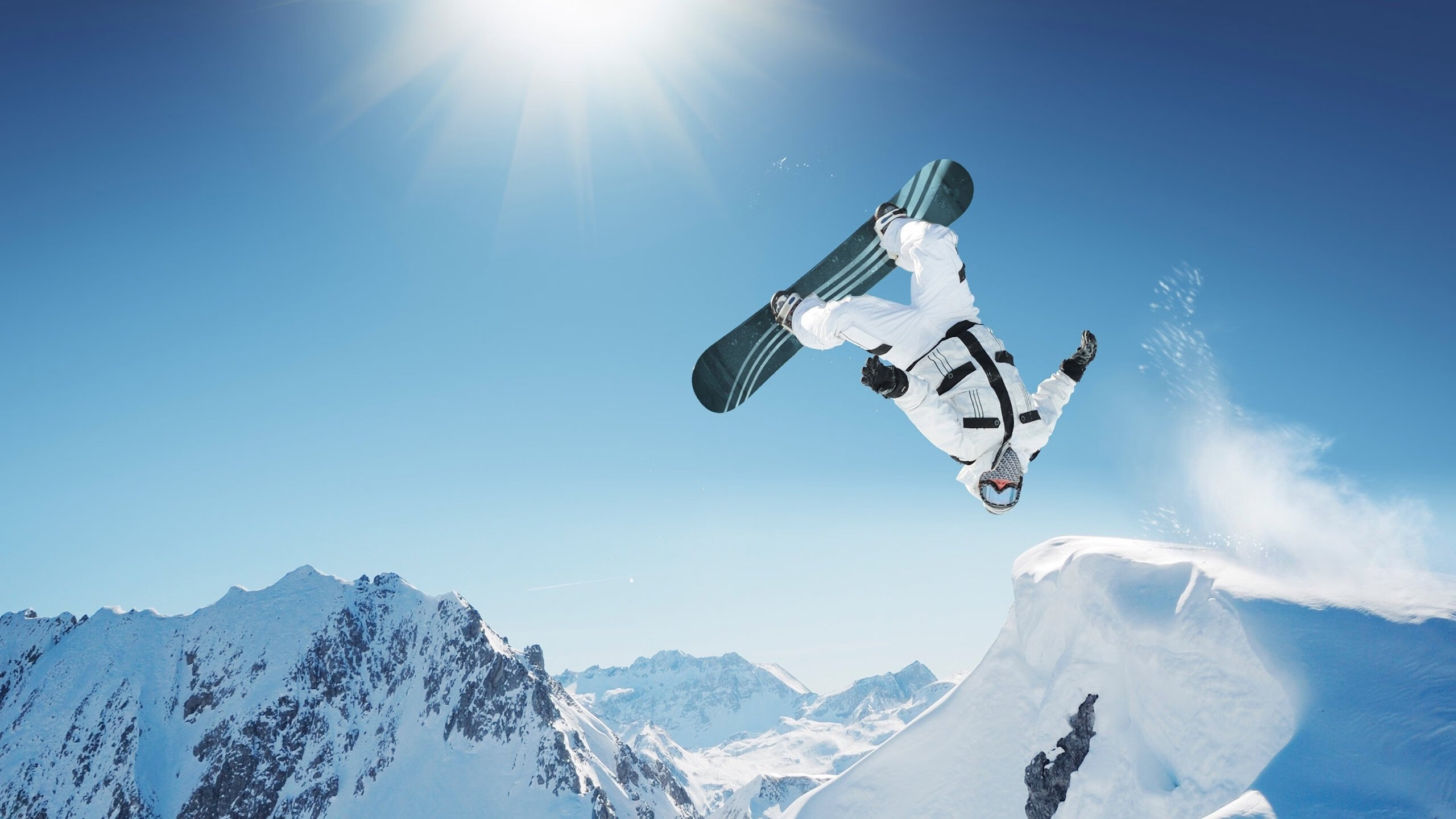 温网2024，阿尔卡拉斯卫冕成功，斯瓦泰克首夺草地大满贯