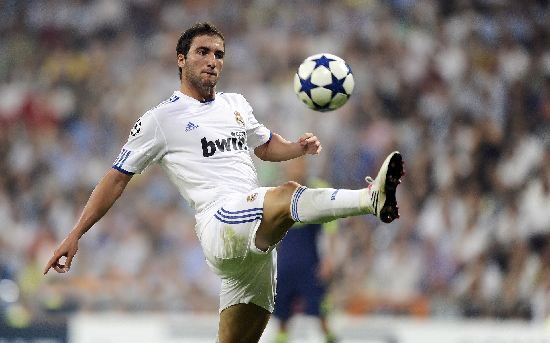 青训体系助力中国足球崛起,年轻球员闪耀职业赛场